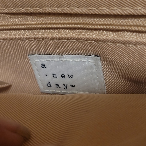 A New Day Chic Tan Crossbody Bag - Picture 3 of 6